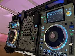 Corporate DJ: Elevating Business Events with Music and Entertainment